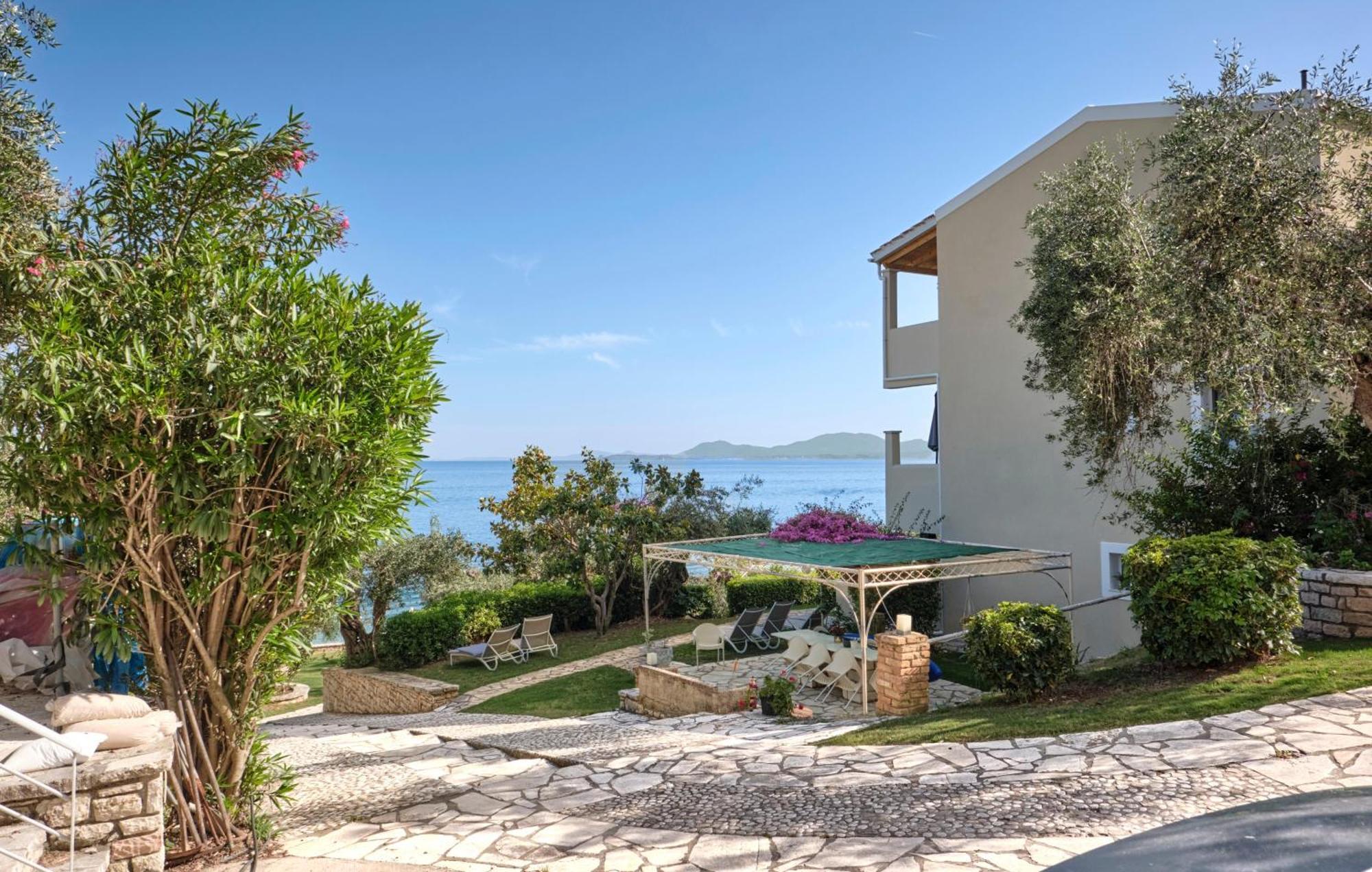 Krouzeri Beach Apartments Nisaki  Exterior photo